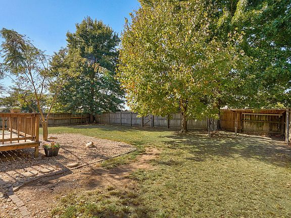 4th image of 162 Pine Ridge Boulevard