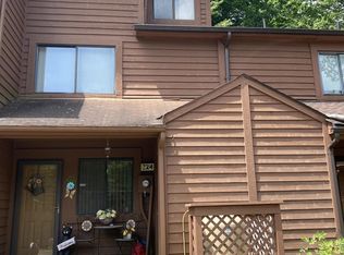 224 Sterling Ct, Bushkill, PA 18324