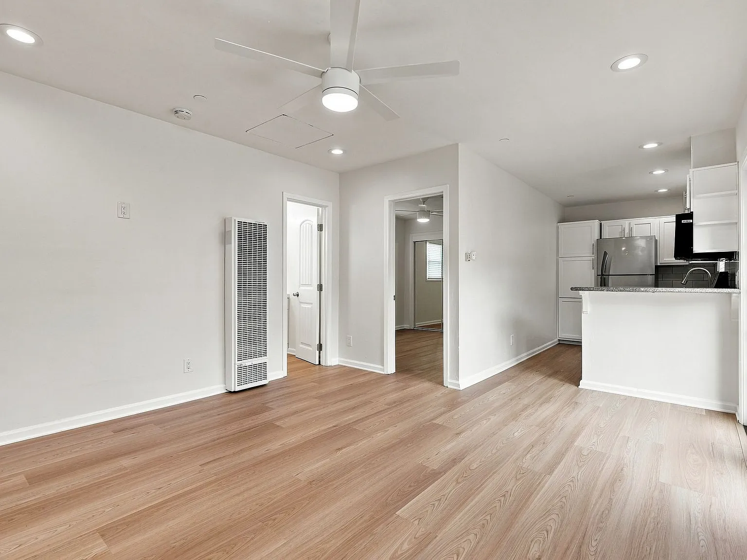 2 bed, 770 sqft, $3,000 — Photo 4