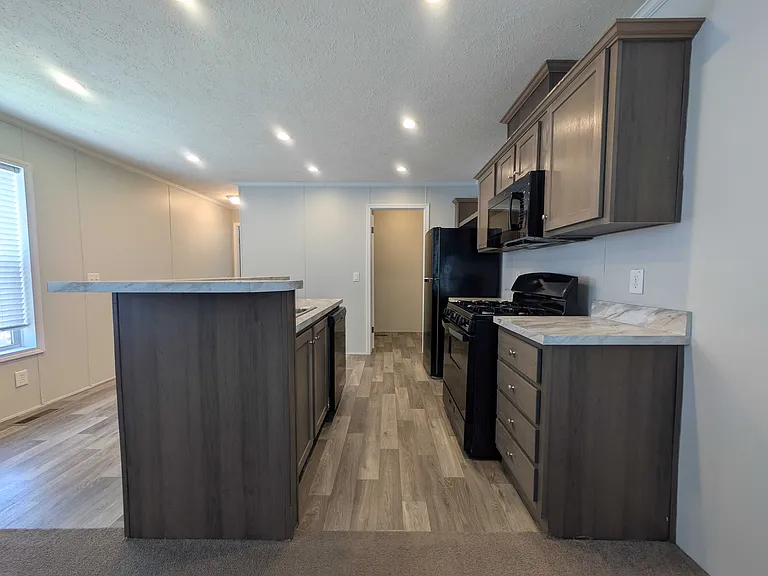 38000 Le Chateau Blvd #668 — Photo 2
