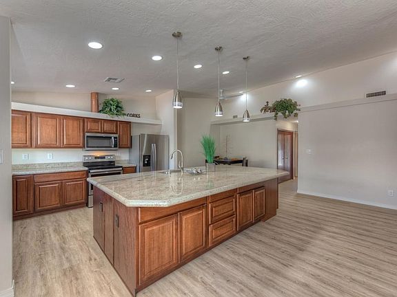 3rd image of 1821 E Maryland Ave APT 8