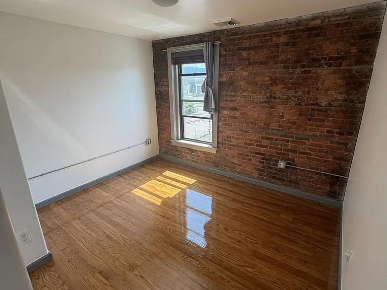162 Court St #2A — Photo 3