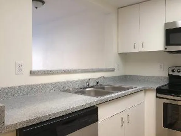 1825 S 330th St APT B02, Federal Way, WA 98003