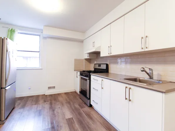 579 College St, Toronto, ON