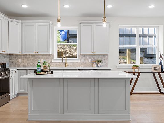 4th image of 638 Ladd Ave #82