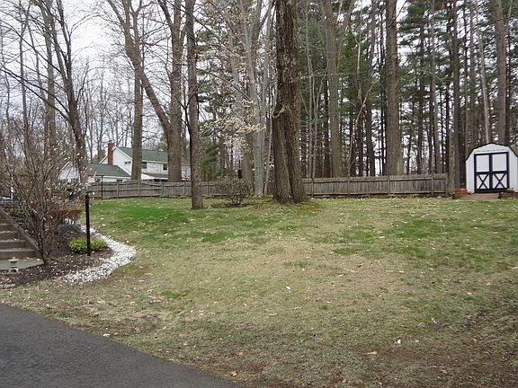 3rd image of 28 Beechwood Dr