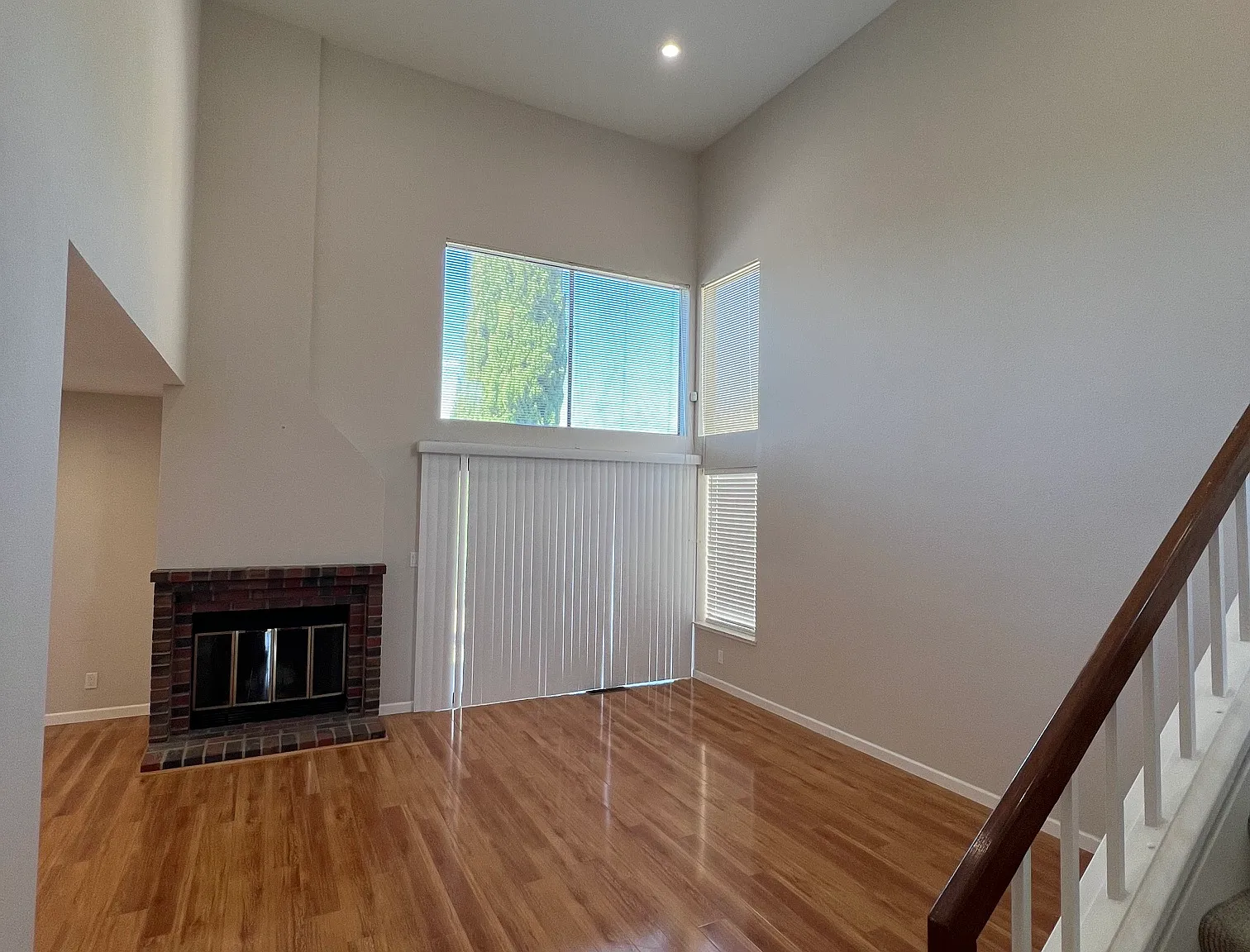 3 bed, 2.5 bath, 1761 sqft, $5,200 — Photo 3