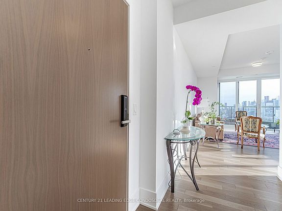 4th image of 585 Bloor St E #4222