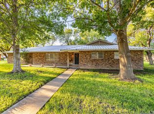 920 Cherry St, Uvalde, TX 78801