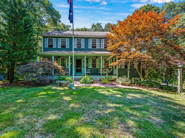 28 Crowell Road, Sagamore Beach, MA 02562