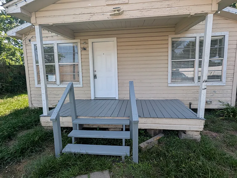 410 S San Jacinto St — Photo 2