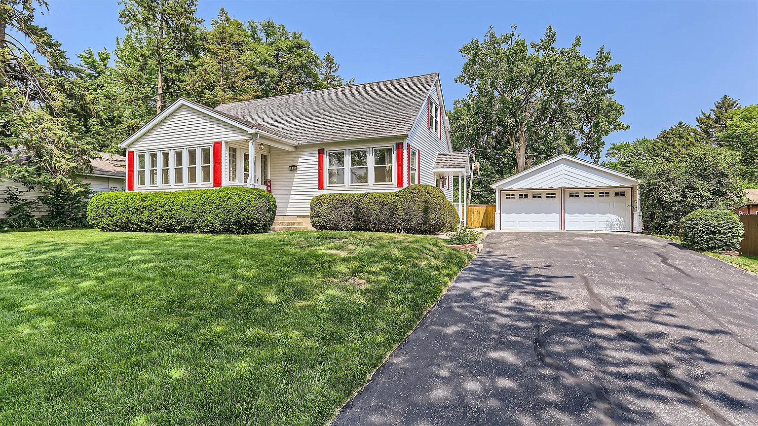 415 Oak Ave photo 1