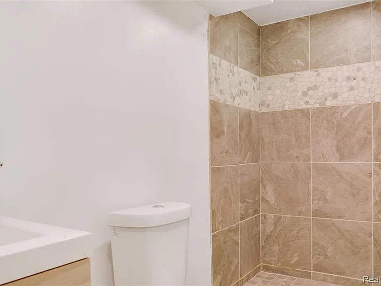 109 Leicester Ct #1 — Photo 8