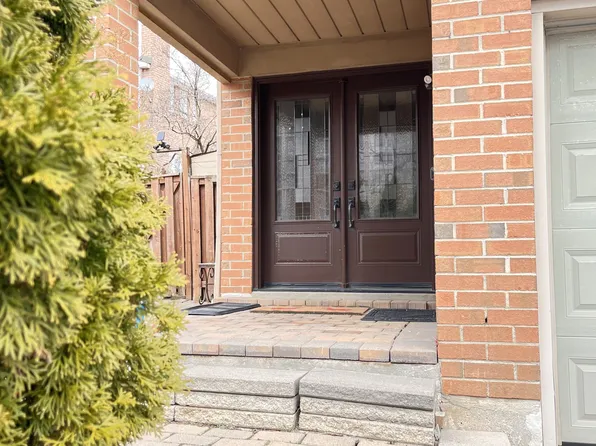 5317 Ferret Ct, Mississauga, ON L4Z 3M4