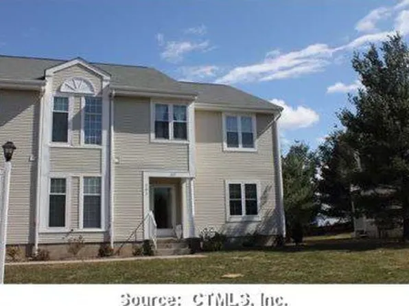 202 Country Club Ct, Rocky Hill, CT 06067