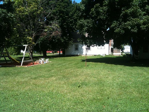 3rd image of 516 E Franklin St