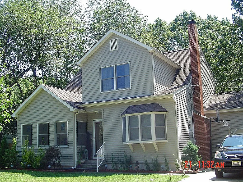 212 Cotter Ave photo 1