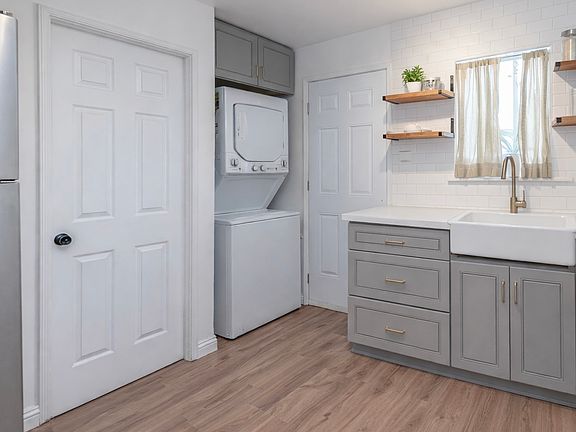 4th image of 2514 E Harrison St