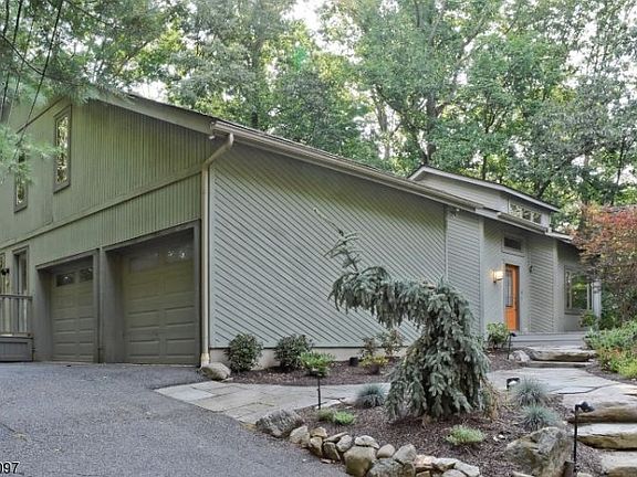 3rd image of 11 Woody Ln