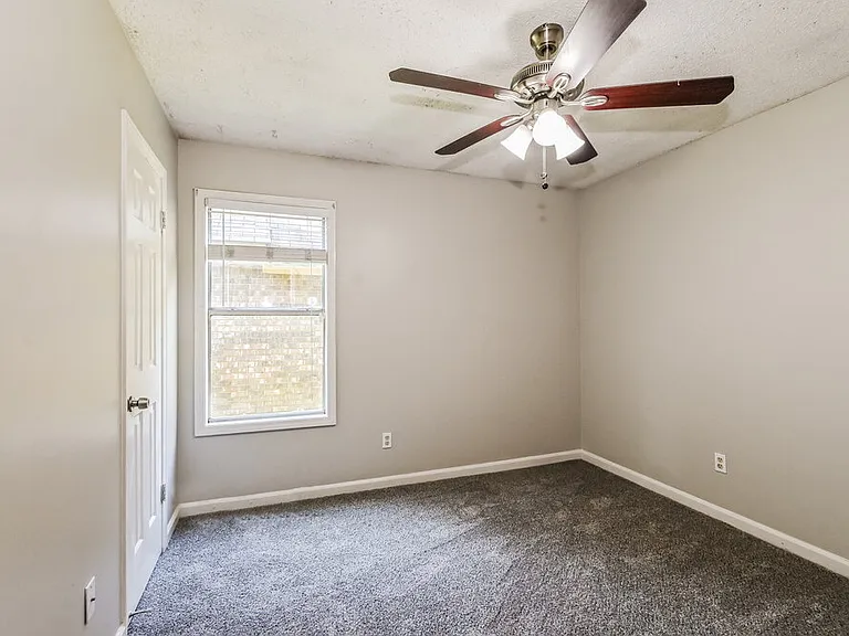 4864 Barkshire Dr — Photo 12