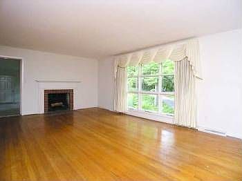 2nd image of 301 Burlage Cir