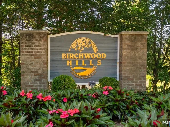 404 Green Mountain Rd, Mahwah, NJ 07430