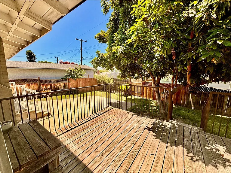 139 N Vecino Ave — Photo 28