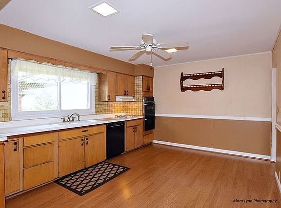 5th image of 2S376 Meadow Dr