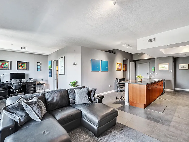 2301 Wilton Dr #R309 — Photo 9