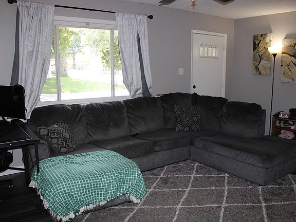 3rd image of 2714 W 68th St