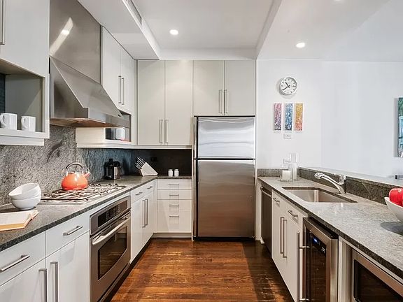 5th image of 102 Fulton St APT 7E