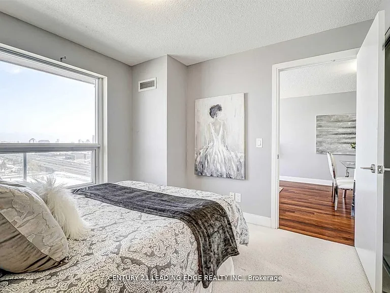 135 Village Green Sq #2415 — Photo 21