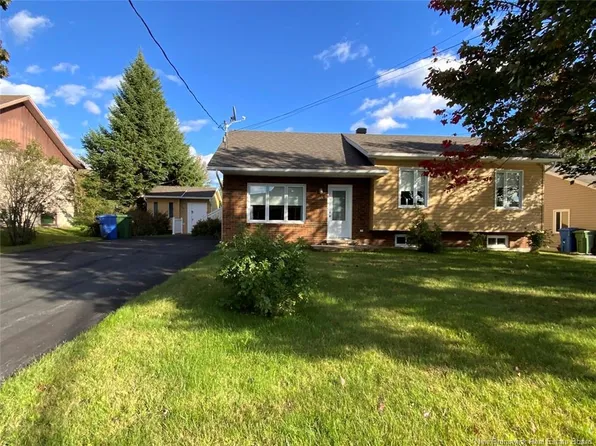 15 Victor St, Edmundston, NB E7C 1J9