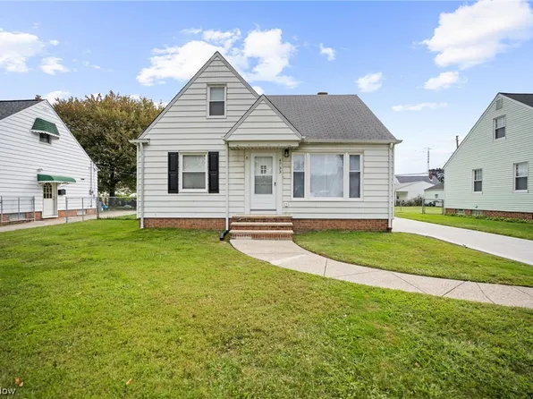 4733 Summer Ln, Brooklyn, OH 44144