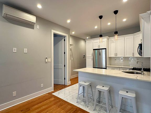 4th image of 490 Chauncey St #2A