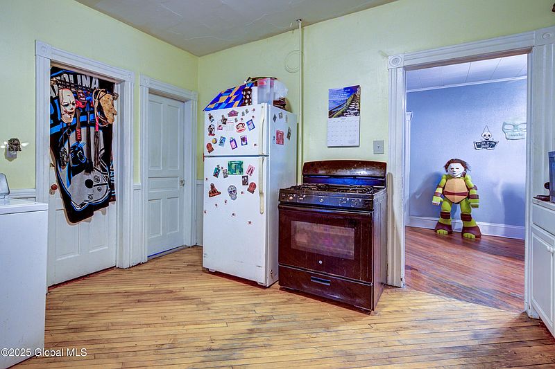 5th image of 314 E Main Street