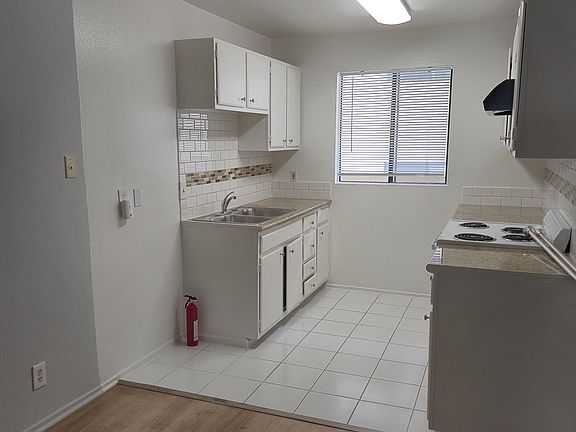 3rd image of 838 S Gramercy Dr #1