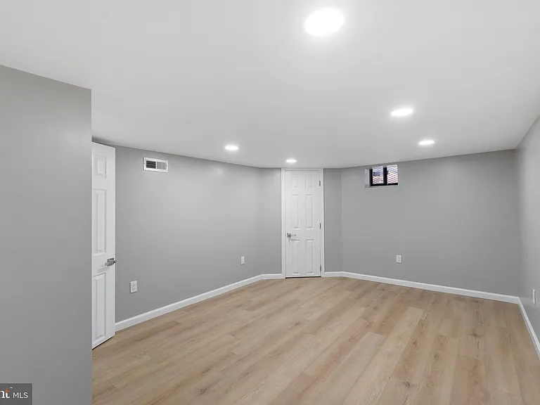 1203 Moore St — Photo 25