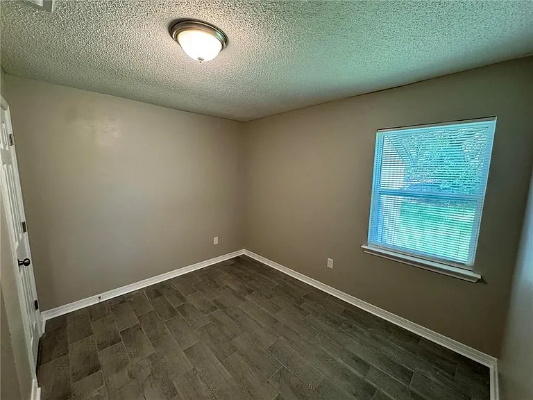 2120 Baker Rd — Photo 11