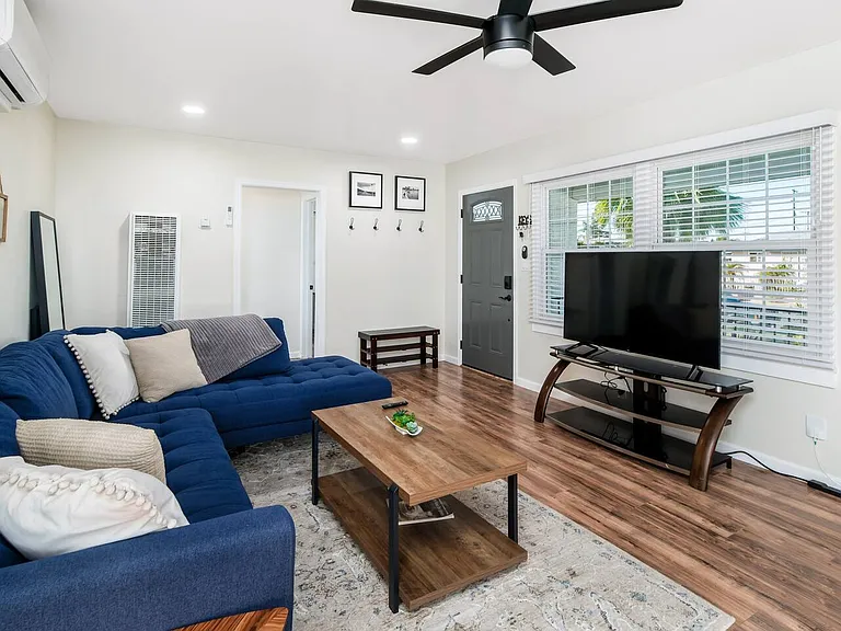 5209 Solola Ave — Photo 3