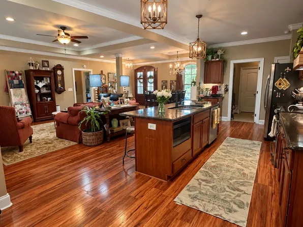 203 Nickalas Path, Pineville, LA 71360