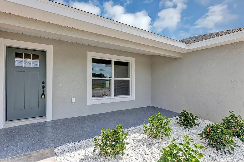 3 bed, 2.0 bath, 1439 sqft, $2,100 — Photo 3