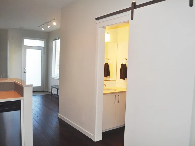 Axis PDX Apartments — Photo 10