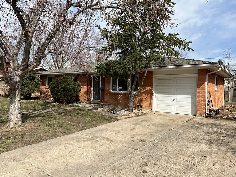 3605 Martin Dr — Photo 3