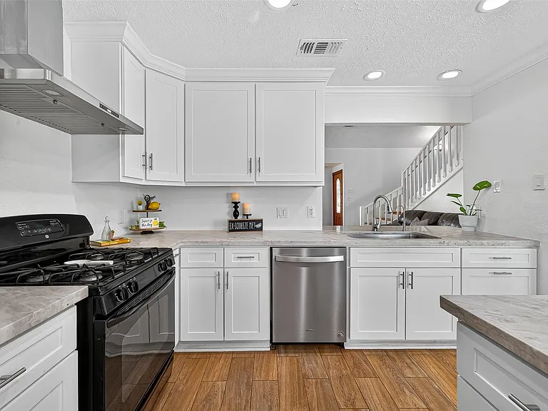 5323 Windsong Trl — Photo 14