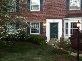 26 Enfield Rd, Saint Louis, MO 63132