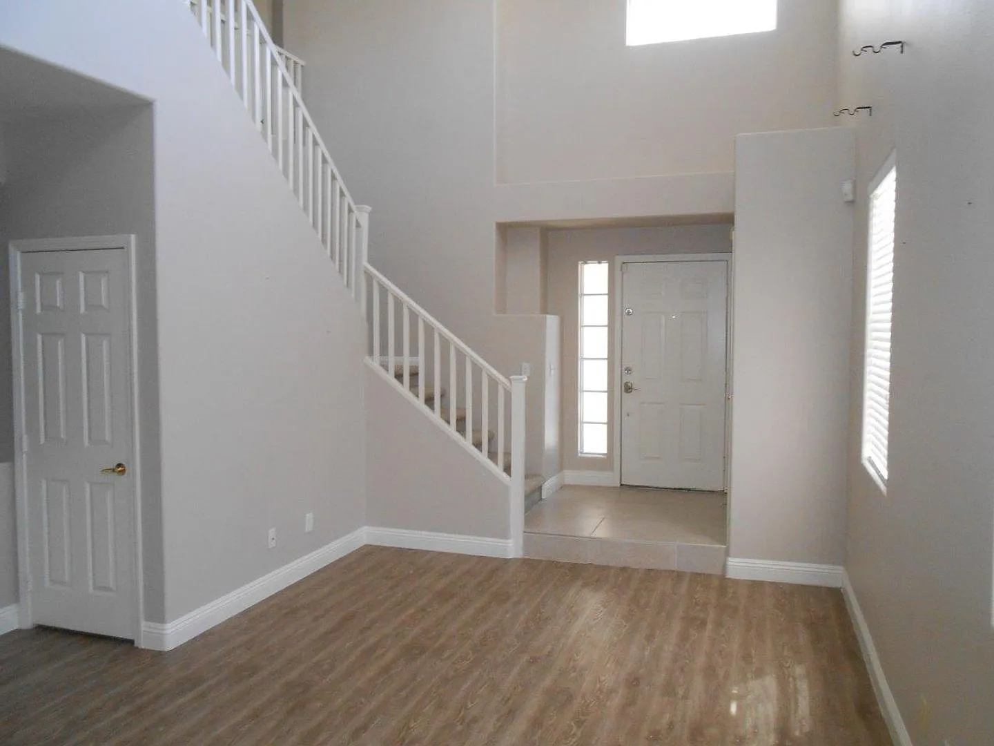 Spacious 2 Story Home in Peccole Ranch — Photo 4
