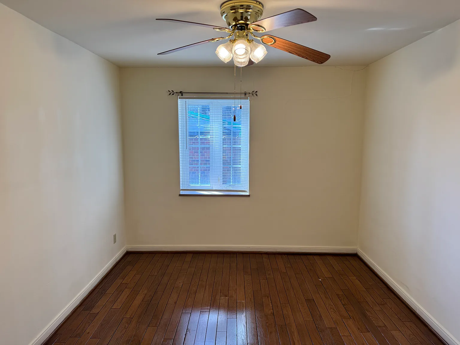 1 bed, 900 sqft, $1,350 — Photo 4
