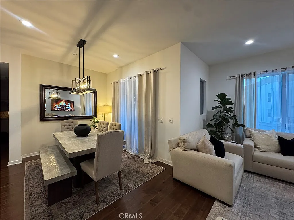 2 bed, 2.5 bath, 1626 sqft, $5,700 — Photo 4