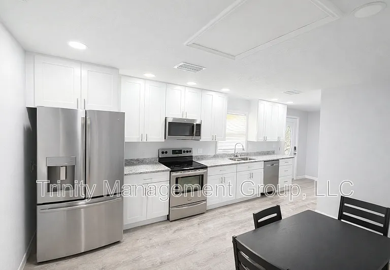 1509 Winding Way E #4 — Photo 4